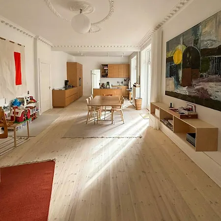 With High Ceilings In Frederiksberg Lejlighed