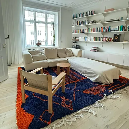With High Ceilings In Frederiksberg Lejlighed *