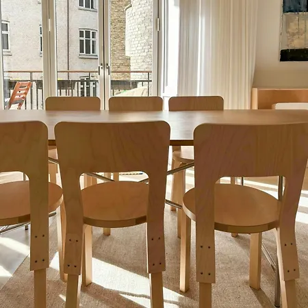 With High Ceilings In Frederiksberg Lejlighed *