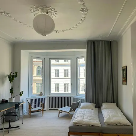 With High Ceilings In Frederiksberg Lejlighed