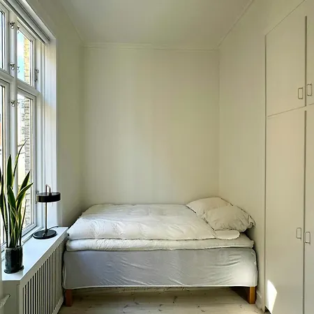 Lejlighed With High Ceilings In Frederiksberg